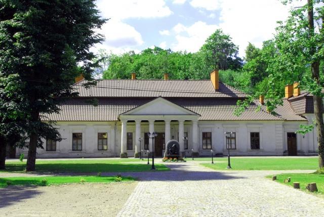 Gosciniec Dworski W Ropie - Pokoje Goscinne Ropa Exteriér fotografie
