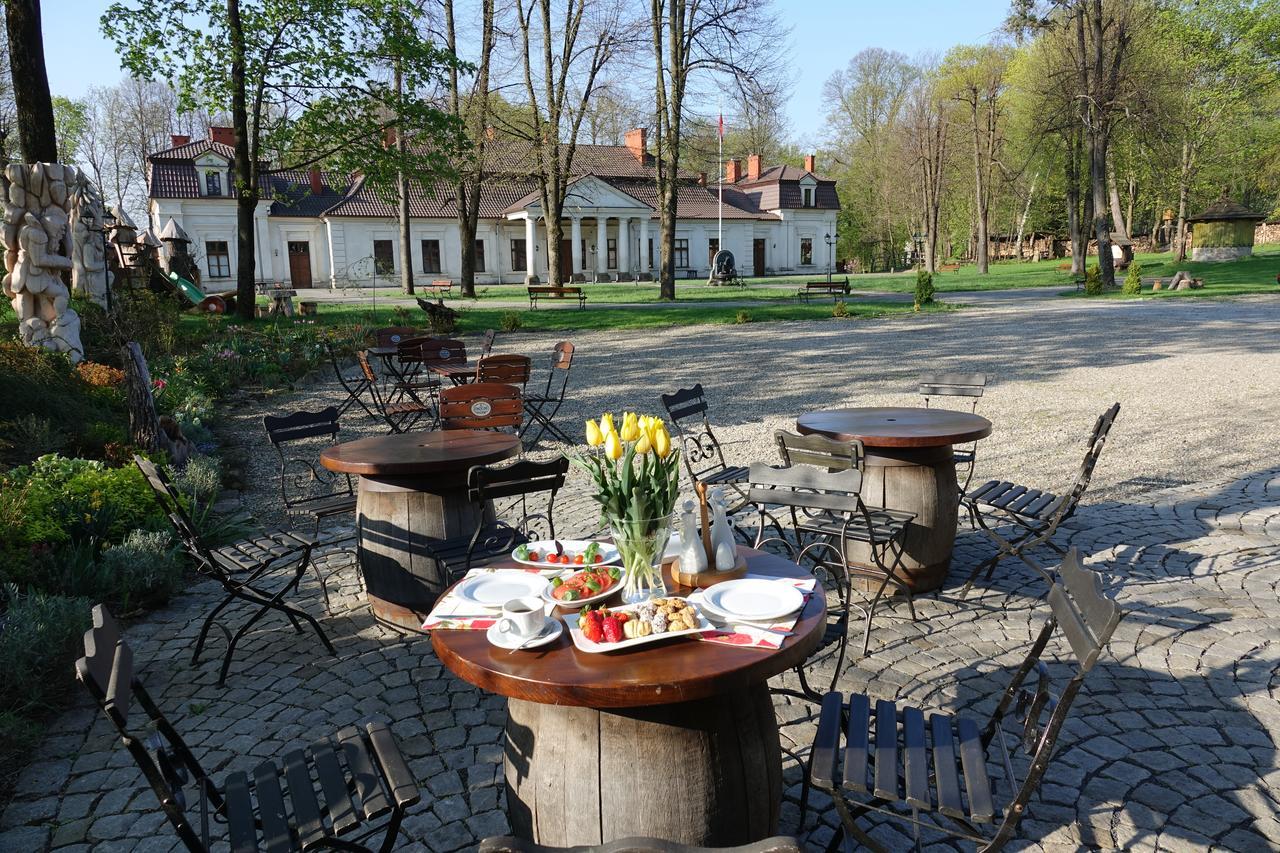 Gosciniec Dworski W Ropie - Pokoje Goscinne Ropa Exteriér fotografie