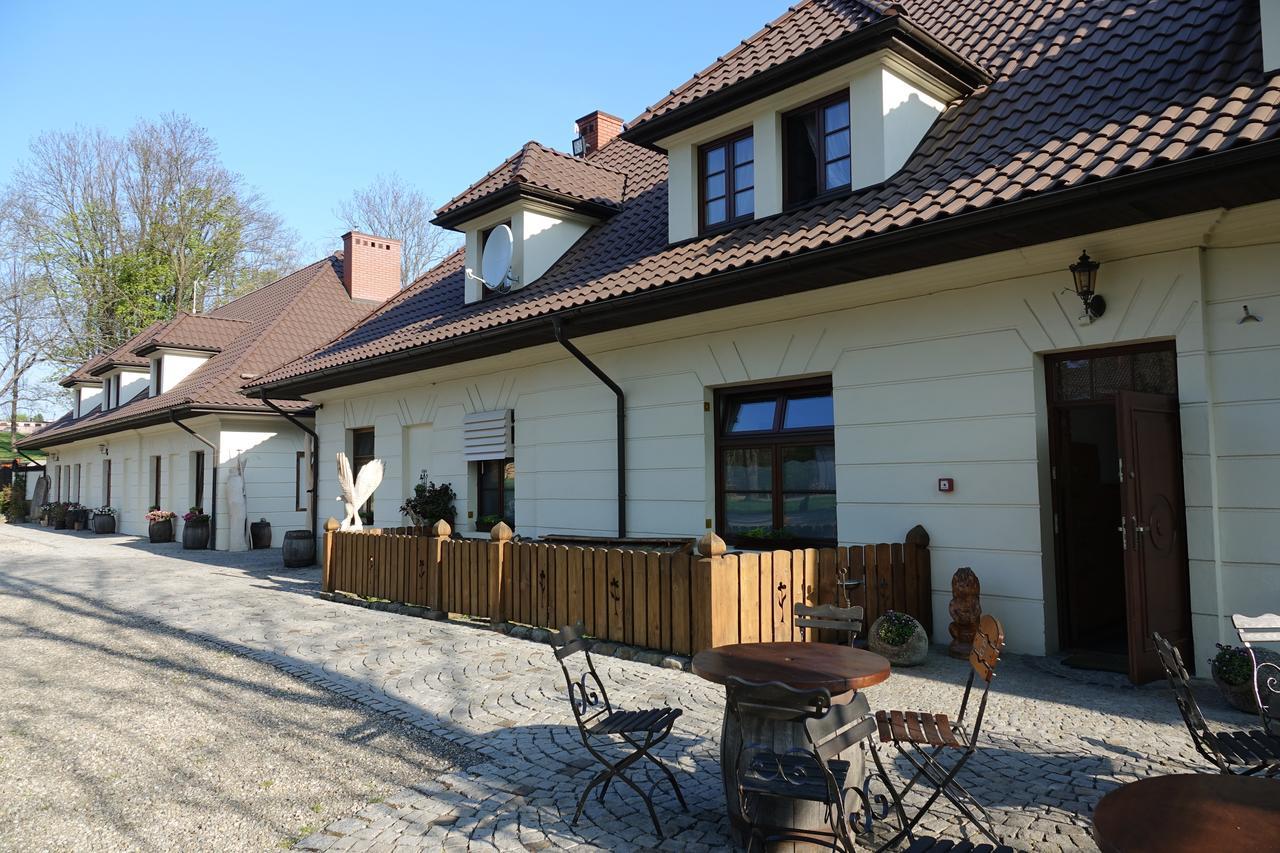 Gosciniec Dworski W Ropie - Pokoje Goscinne Ropa Exteriér fotografie