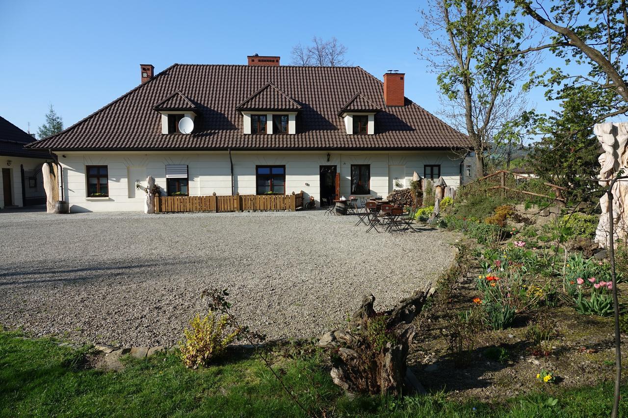 Gosciniec Dworski W Ropie - Pokoje Goscinne Ropa Exteriér fotografie