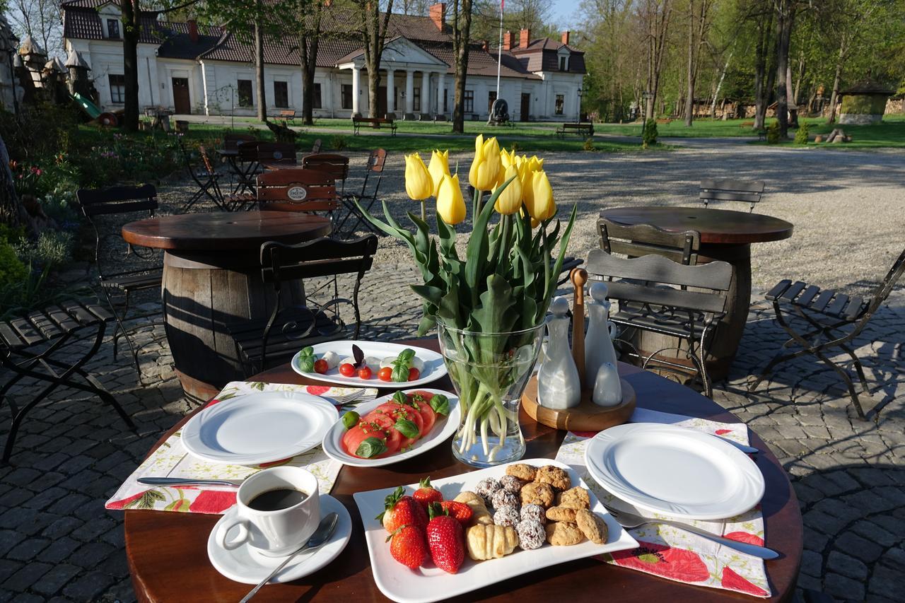 Gosciniec Dworski W Ropie - Pokoje Goscinne Ropa Exteriér fotografie