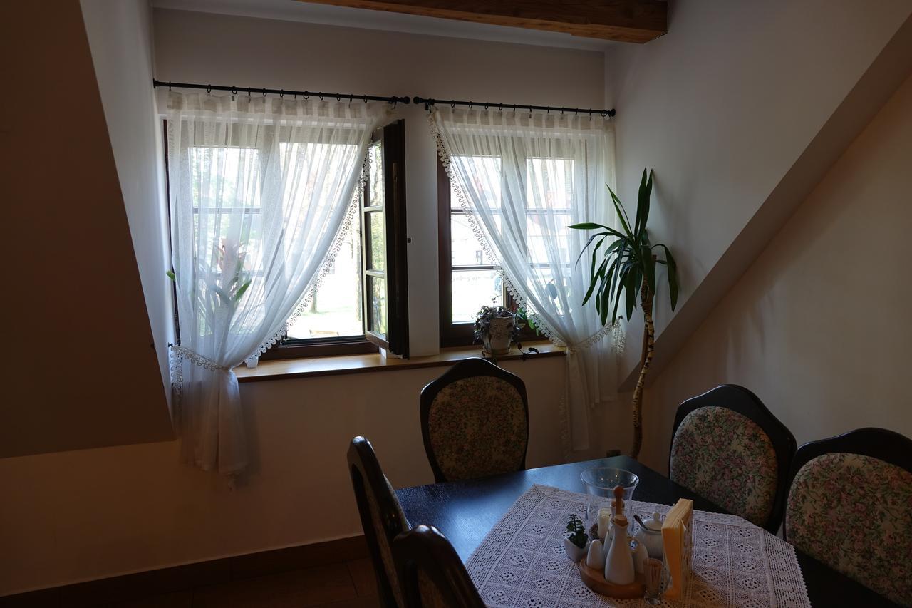 Gosciniec Dworski W Ropie - Pokoje Goscinne Ropa Exteriér fotografie