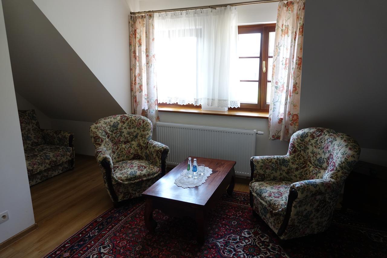 Gosciniec Dworski W Ropie - Pokoje Goscinne Ropa Exteriér fotografie